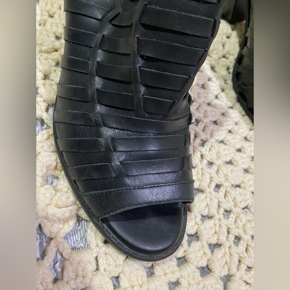 Jessica Simpson 
Shoes size 8.5 M / 38.5 
Leather upper 
Man/ made lining Sole - Picture 5 of 17